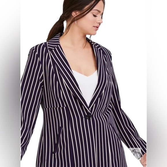 Torrid Navy and White Striped Studio Crepe Boyfriend Blazer Size 4 Career Office - Picture 4 of 14